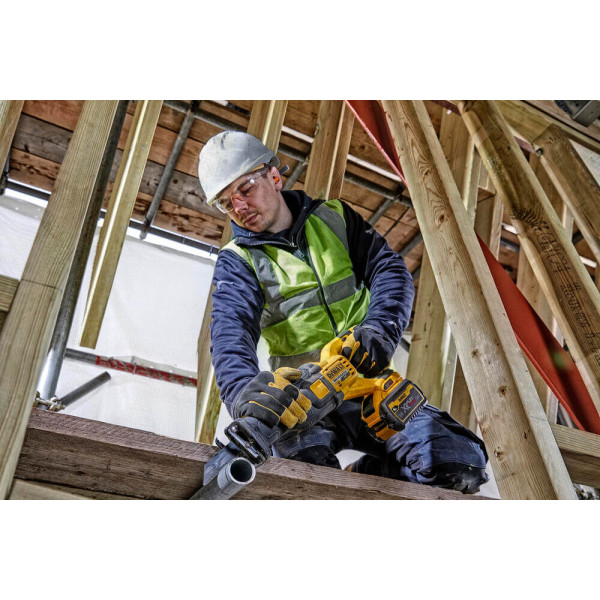 Пила сабельная аккумуляторная DeWALT DCS389NT