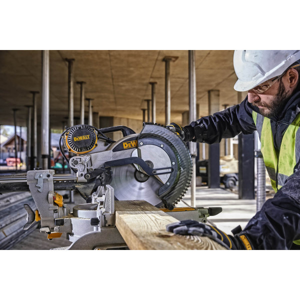 Настольная торцовочная пила DeWALT (DWS780)