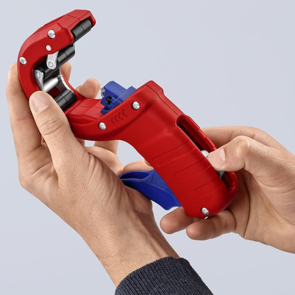 Труборез для пластиковых труб до 50мм KNIPEX DP50 (90 23 01 BK)
