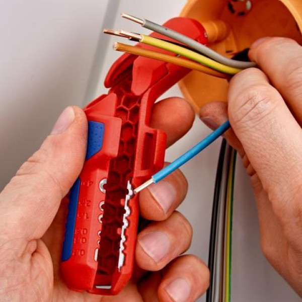 Універсальний інструмент Knipex ErgoStrip для видалення оболонки, від 8 до 13 мм (16 95 01 SB)