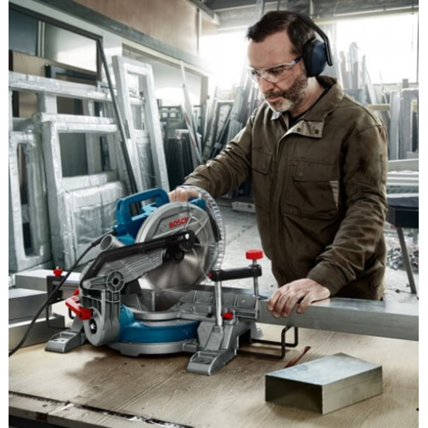 Торцовочная пила Bosch Professional GCM 216 (0601B33000)