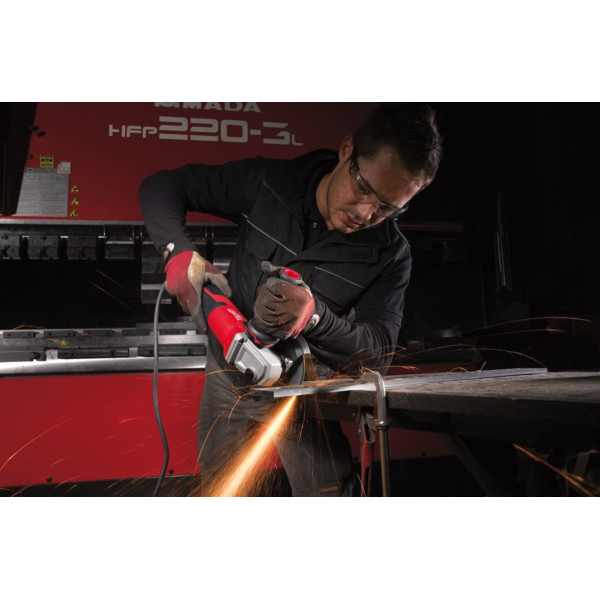 Углошлифовальная машина MILWAUKEE 150 мм AGV 15-150 XC (4933433250)
