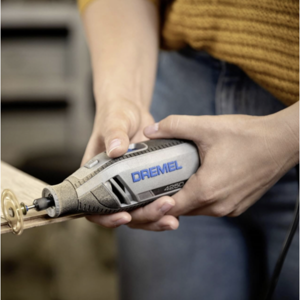 Многофункциональный инструмент Dremel 4250 Platinum с 6 насадками и 128 аксессуарами в кейсе (F0134250JS)