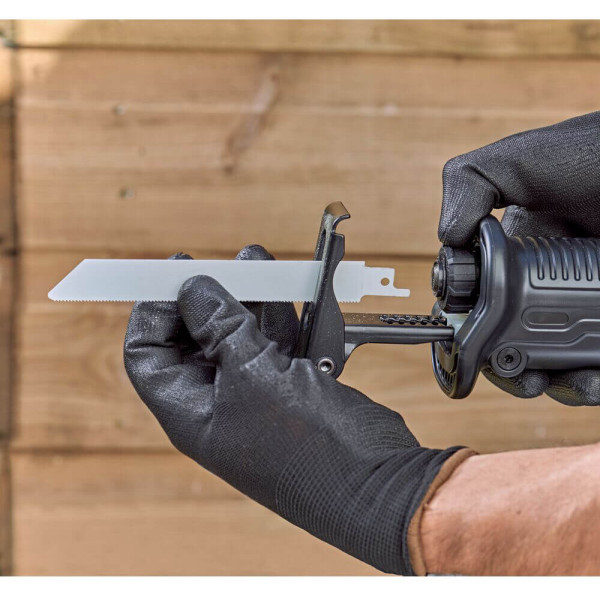 Пила шабельна мережева BLACK+DECKER (BES301)