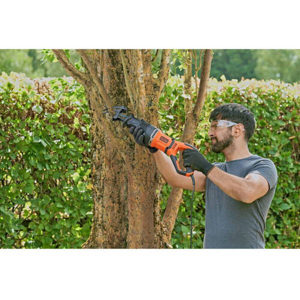 Пила шабельна мережева BLACK+DECKER (BES301)