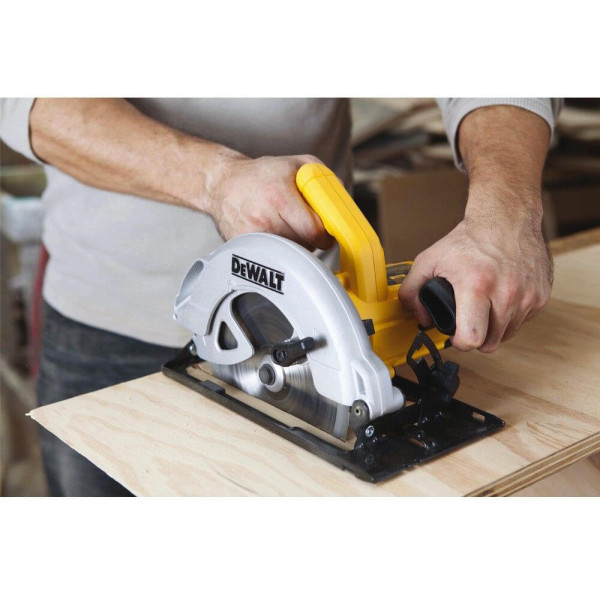Циркулярная пила DeWALT 1350 Вт, 184 мм + кейс (DWE560K)