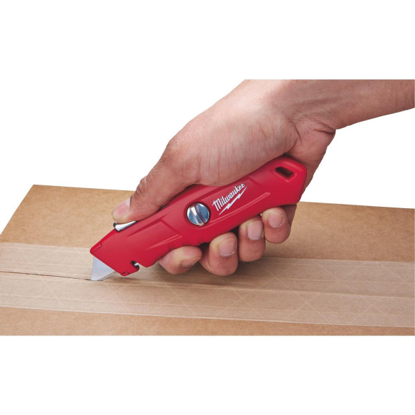 Нож безопасный самовозвращающийся MILWAUKEE 4932471360