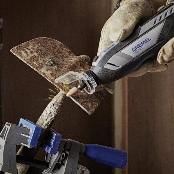 Многофункциональный инструмент Dremel 8250-5/65 (2×12V 2.0Ah) c аксессуарами в кейсе (F0138250JF)