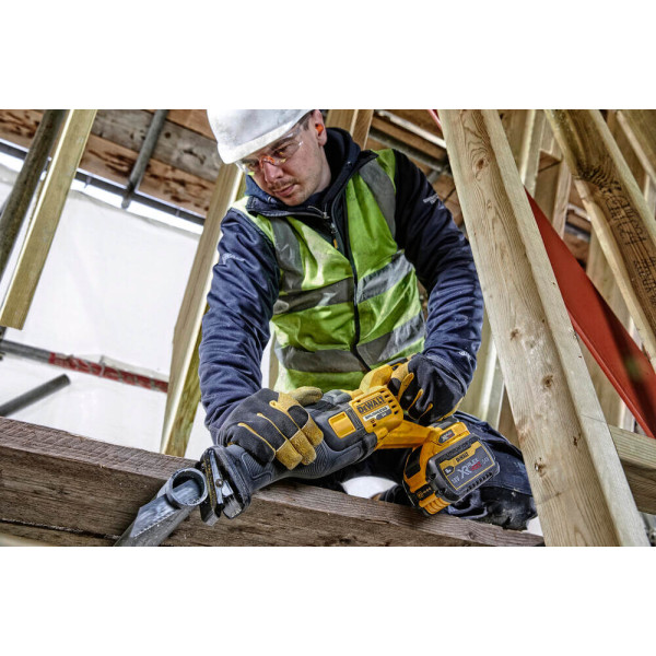 Пила сабельная аккумуляторная DeWALT DCS389NT
