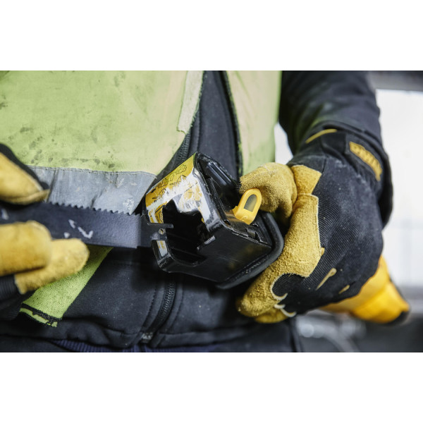 Пила шабельна мережева DeWALT (DWE305PK)