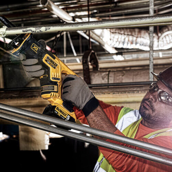 Пила сабельная аккумуляторная бесщеточная DeWALT DCS367P2