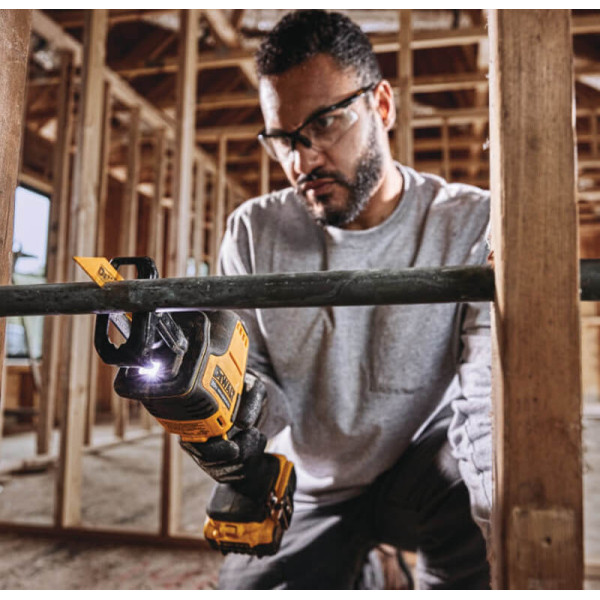 Пила сабельная аккумуляторная бесщеточная DeWALT DCS369NT