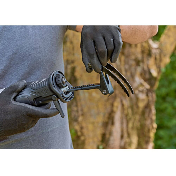 Пила шабельна мережева BLACK+DECKER (BES301)