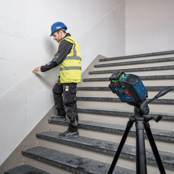 Лазерный линейный нивелир Bosch GLL 80-33 G Professional с акб, держателем LB 10 и аксессуарами в чемодане (0601065501)