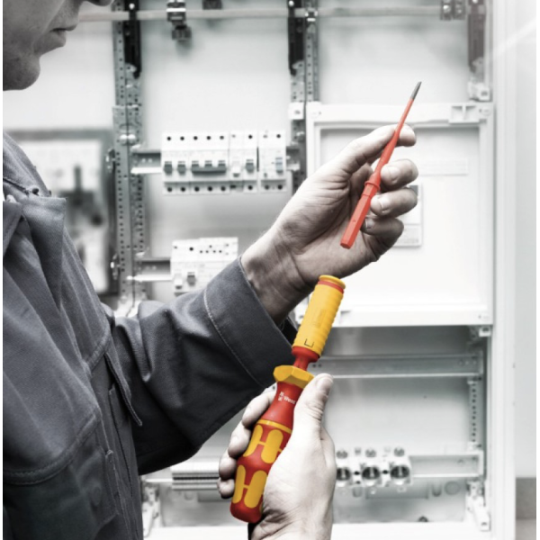 Отвертка динамометрическая со сменными насадками WERA Kraftform Kompakt VDE  Torque Slim 1 TIE (05006609001)