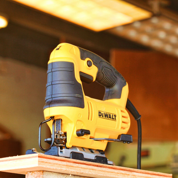 Пилка лобзиковая сетевая DeWALT (DWE349)