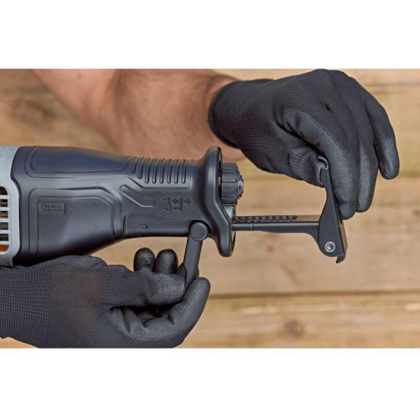 Пила шабельна мережева BLACK+DECKER (BES301)