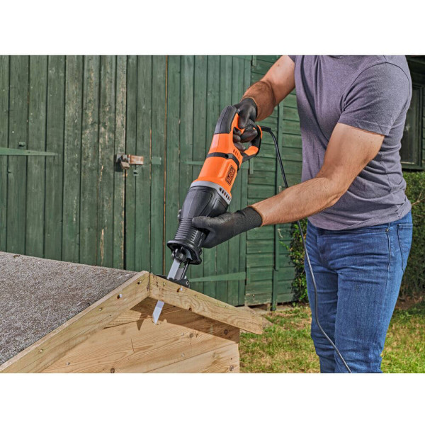 Пила шабельна мережева BLACK+DECKER (BES301)
