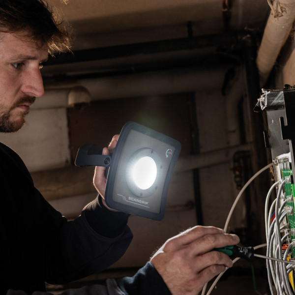 Прожектор переносний 2000 lumen NOVA R SCANGRIP, на акумуляторі (03.6201)